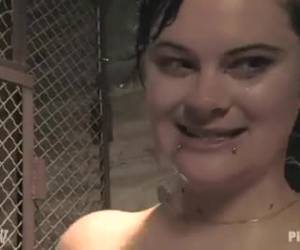 neste trio sexo se masturba a buceta da garota, quero dizer o pau duro e deixa o xixi por dois dicks.