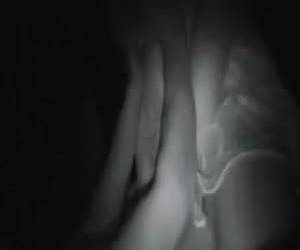 sex im dunkeln. im dunkeln nach hinten tür mit seinen harten pfahl anal.