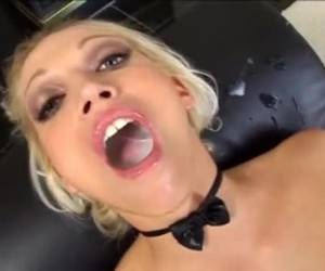 porn actress nikki hunter pleases her horny mouth full of cum,lots of cum. they let four men, her mouth full of syringes whiteh their hot horny. not a drop is lost. and only when the last cock has sprayed swallows the cum cocktail.
