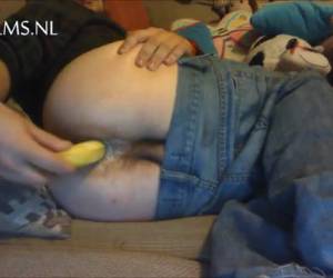 mit was anal butter auf seinem arsch ist schön und analsex mit eine banane zu glätten. dildo & einfügen, welches eine banane und anal sex gehen