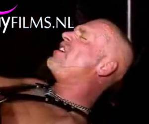 extraeme anal mastubate armen till hans skuldra anus. sedan sätter han sin hela fot i anus. extraeme, extraeme anal mastubate whiteh en arm och en fot
