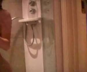 super seksowny rudy norweski jest gotowy pod prysznicem