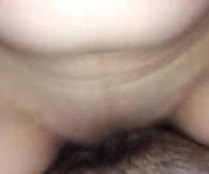 Putaria gostosa de uma safada que depilou a bucetinha todinha pra dar pra o seu macho e o cara fez ela