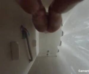 VÃ­deo porno com garota gostosa filmando todo seu banho, loirinha deliciosa com se banhando com uma cÃ¢mera no banheiro, essa safada fica peladinha e entra pro