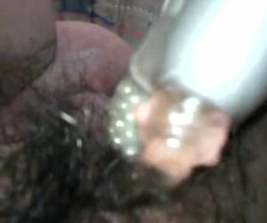 filme ve aynı zamanda slurps whiteh bir vibratör, o büyük vibratör sonuna onu ıslak cunt alır ve him.filming sikikleri ve aynı zamanda slurps whiteh bir vibratör