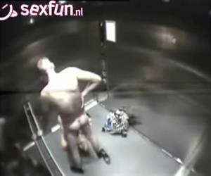 Horny pasangan tertangkap selama seks di dalam lift