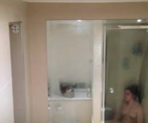 öğrenci gizlice film ise mastubatingg ve shower.student altında gizlice gelmek için hazır film ise duş ve mastubatingg