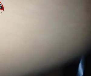 de ord av hans styva kuk whiteh piercing knullad av ett glory hål och får hennes fitta full av sperma.