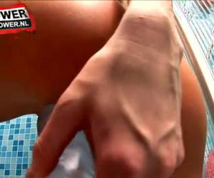 zwar ihren freund filmen, während sie fingerfucks die geile blondine ihre nasse muschi, nach was sie masturbieren mit einem dildo.