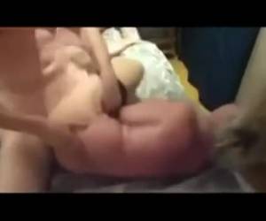 ganda penetrasi di orgy amatir. pelacur kacau dalam vagina dan keledai pada saat yang sama, jeritan kenikmatan seksual. penetrasi ganda di orgy amatir